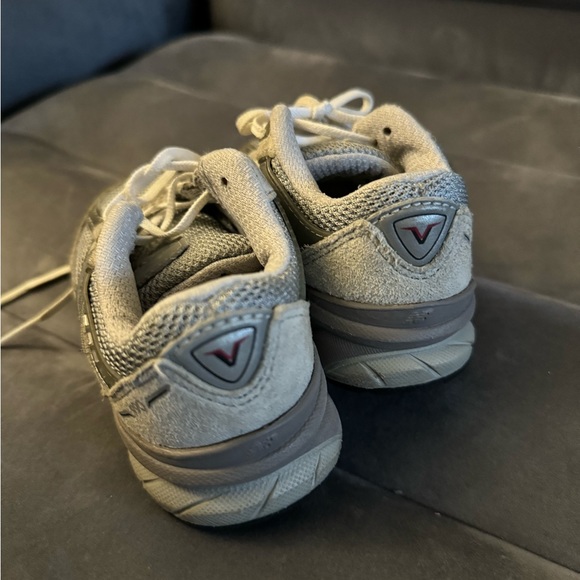 NEW BALANCE 990v5 - Picture 2 of 2